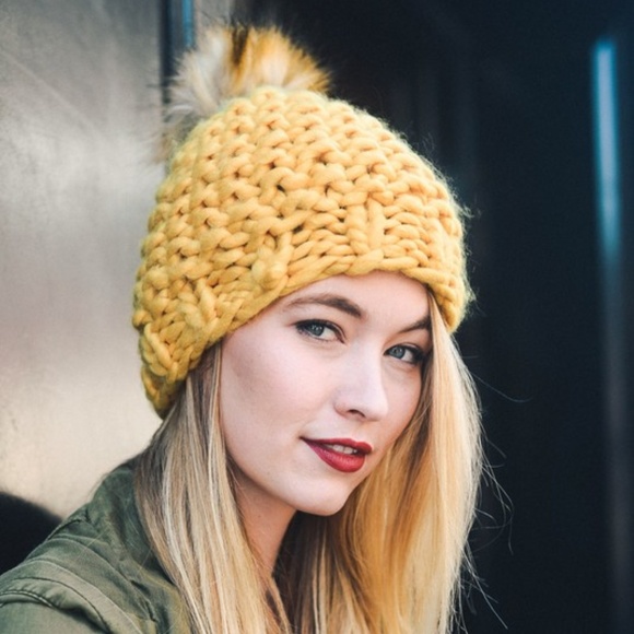 MUSTARD CHUNKY KNIT POMPOM BEANIE - Picture 3 of 9